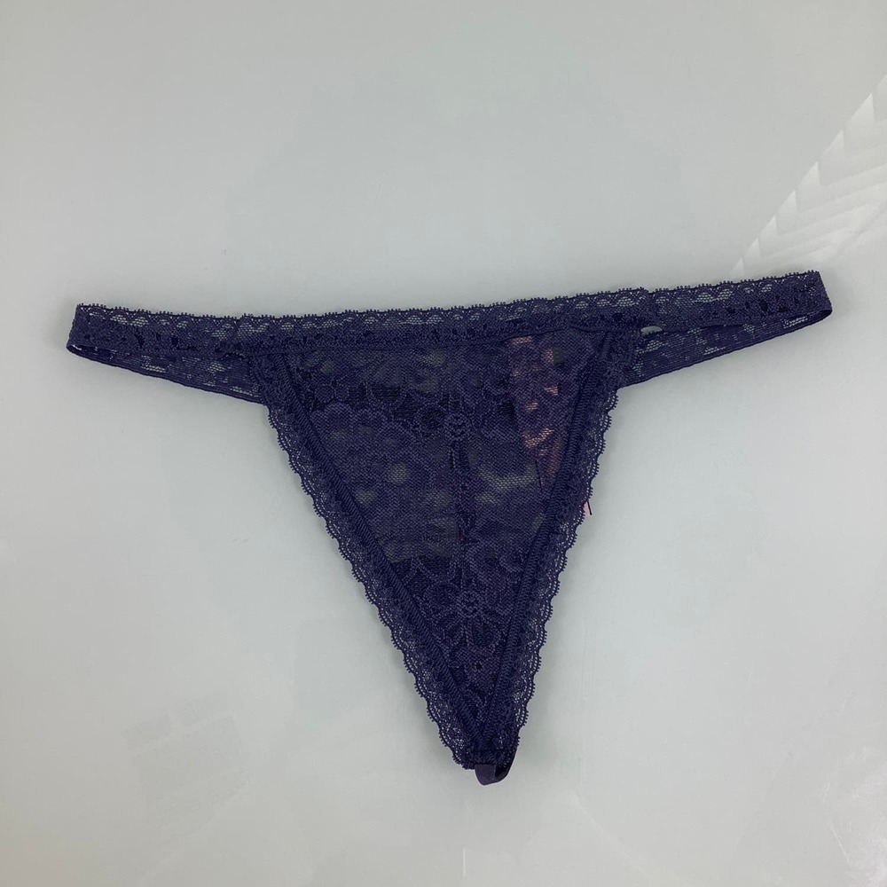 Victoria’s Secret V-String Thong Panties size Medium NWT